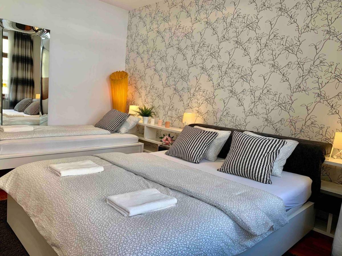 Luxury Apartment In The Center Of Prag Exterior foto