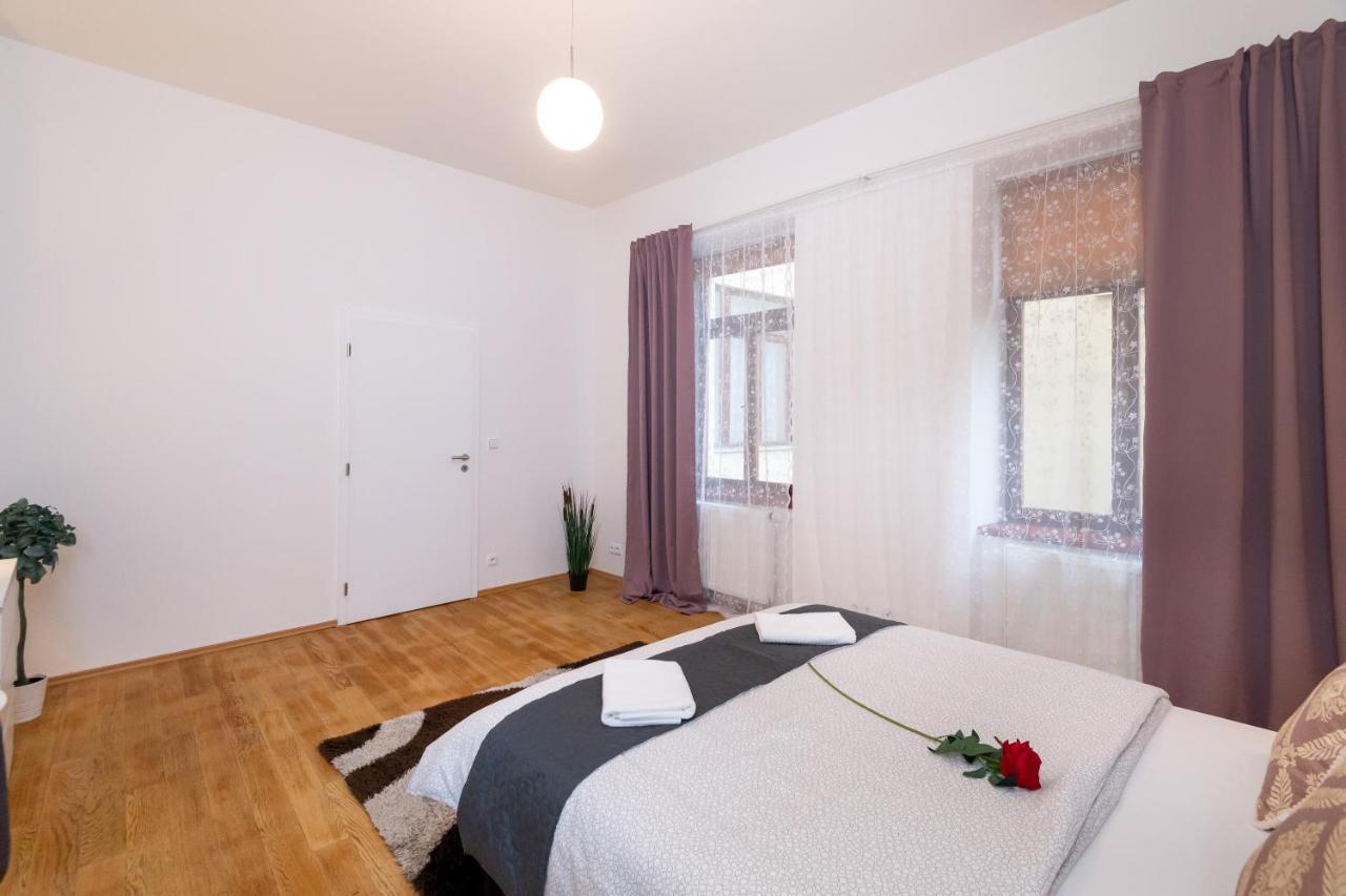 Luxury Apartment In The Center Of Prag Exterior foto