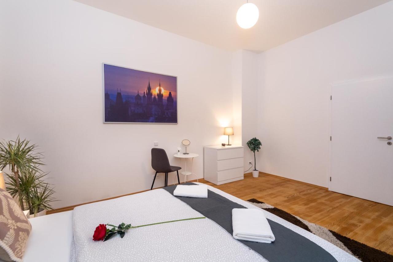 Luxury Apartment In The Center Of Prag Exterior foto